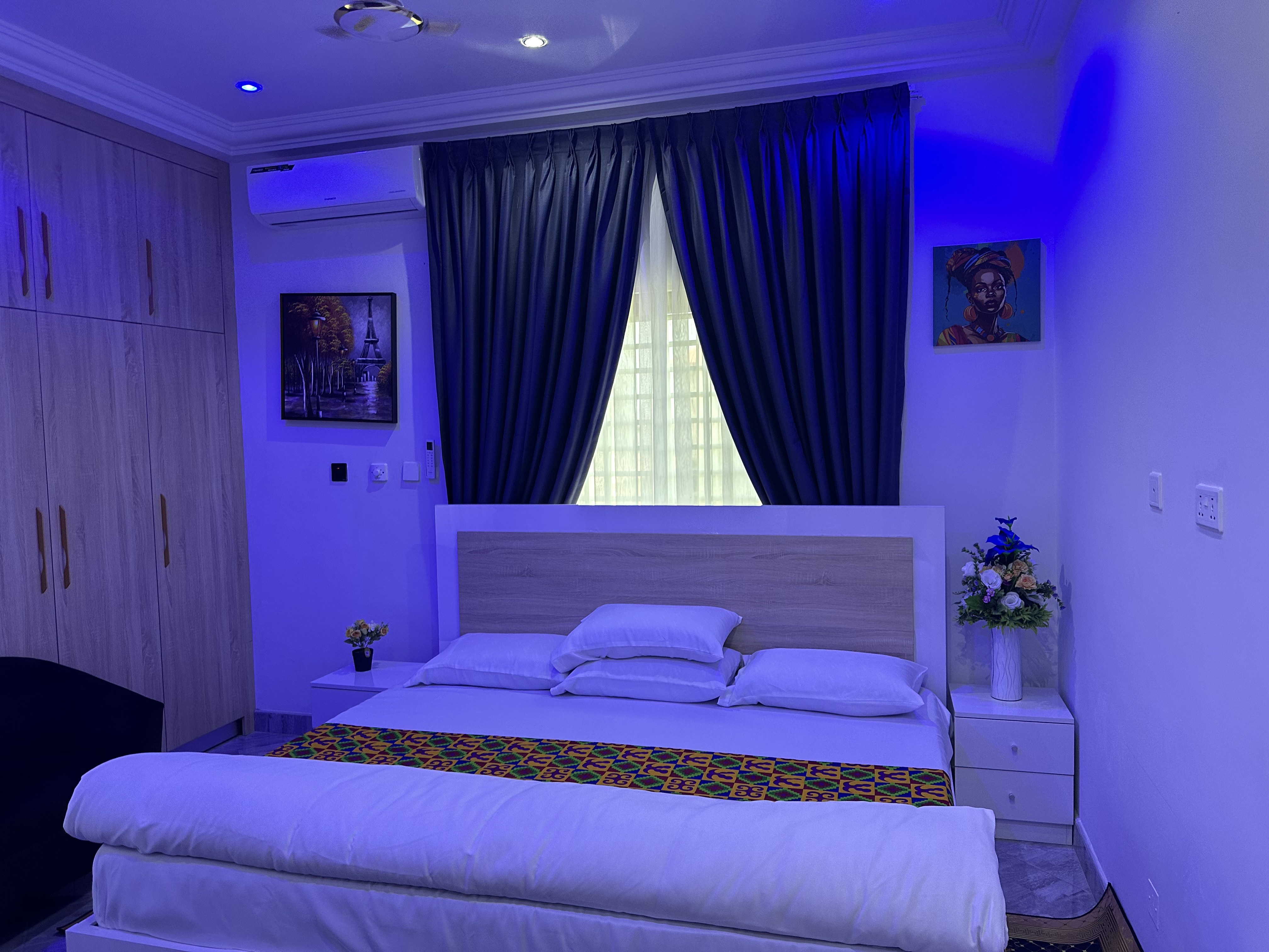 Cozy Alcove Room