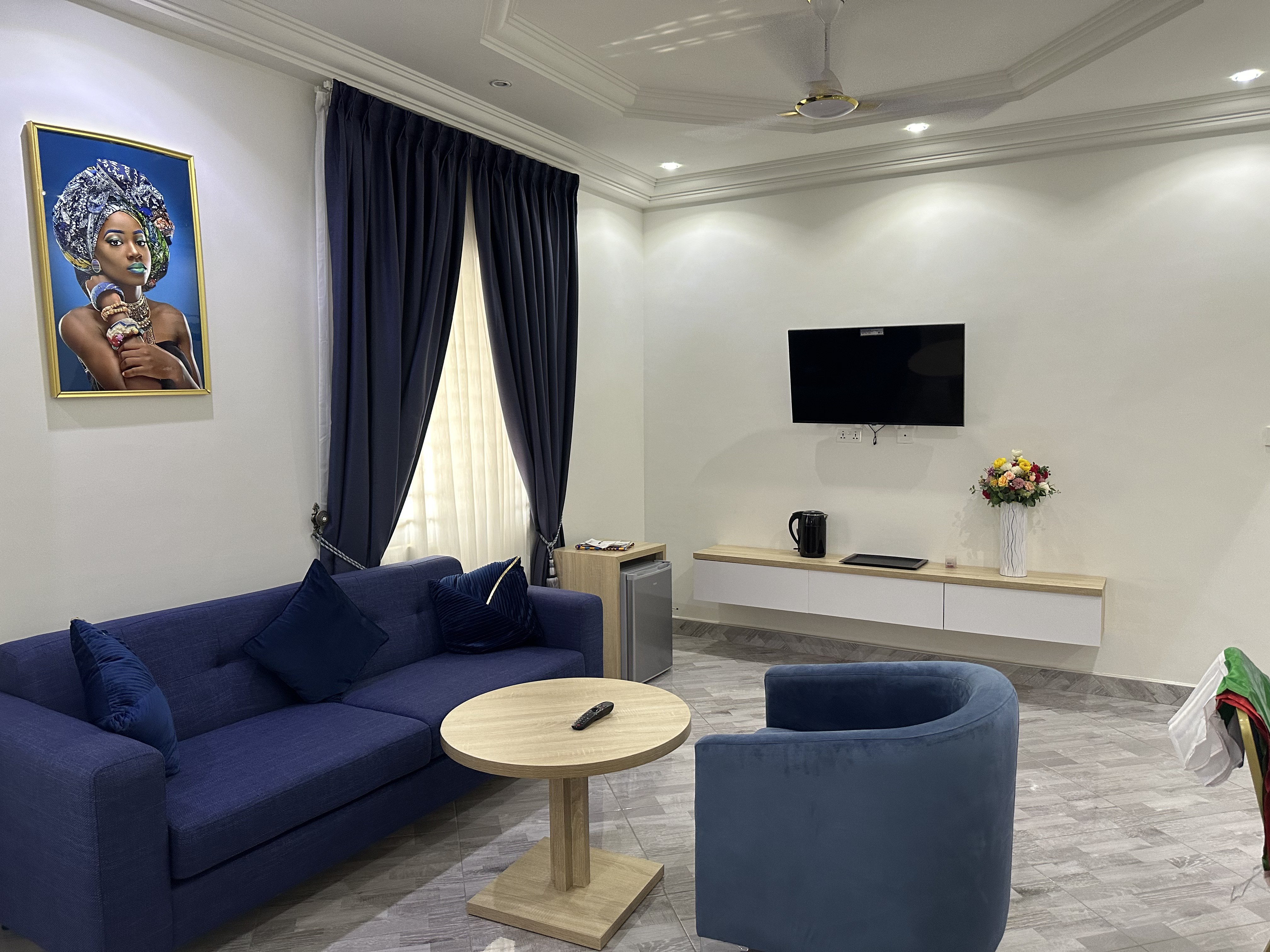 Room TV and Lounge